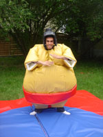 LOCATION SUMOS GONFLABLES - jeu des sumos en mousse pour des duels hillarants lors de vos soirées.